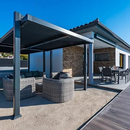 Afa, Proche D Ajaccio, Magnifique 4 Pers Avec Piscine Privée Et Vue Montagne Afa