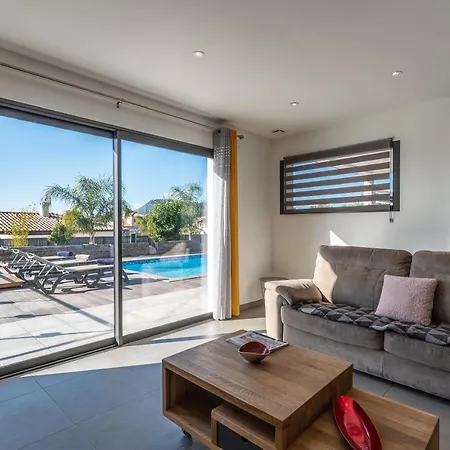 Afa, Proche D Ajaccio, Magnifique 4 Pers Avec Piscine Privee Et Vue Montagne